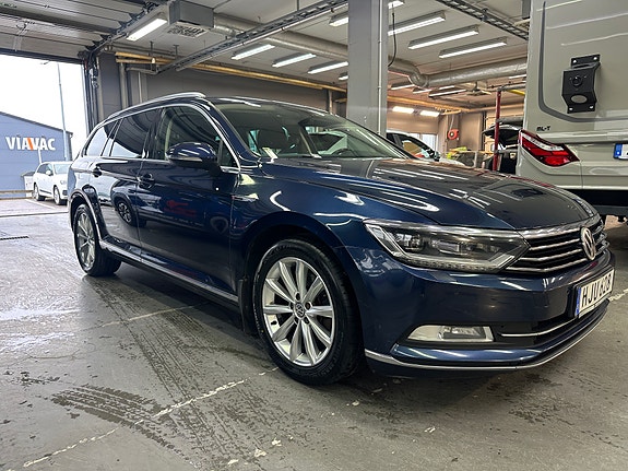 Volkswagen Passat 2 of 18