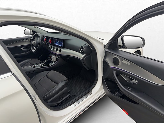 Mercedes-Benz E200 12 of 30