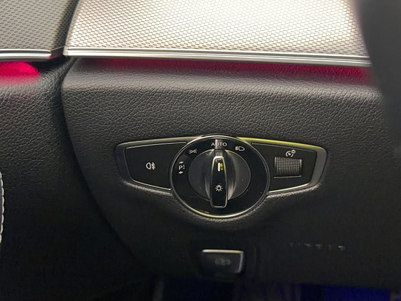 Mercedes-Benz E200 28 of 30