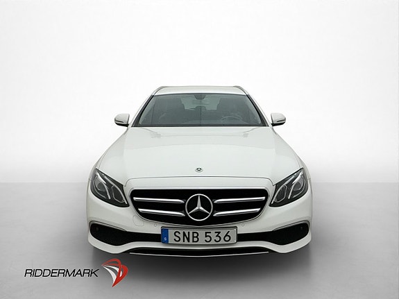 Mercedes-Benz E200 2 of 30