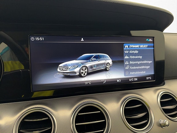 Mercedes-Benz E200 22 of 30
