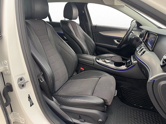 Mercedes-Benz E200 11 of 30