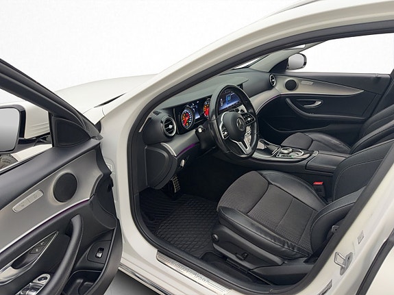 Mercedes-Benz E200 8 of 30