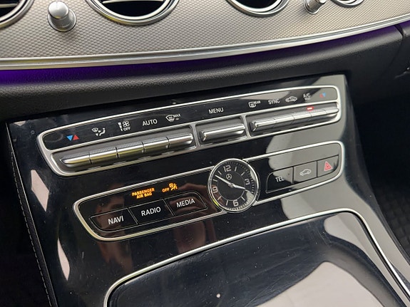 Mercedes-Benz E200 24 of 30