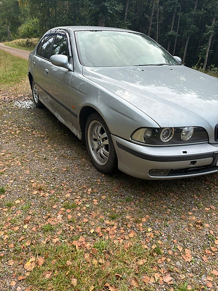 BMW 523i 5 of 8