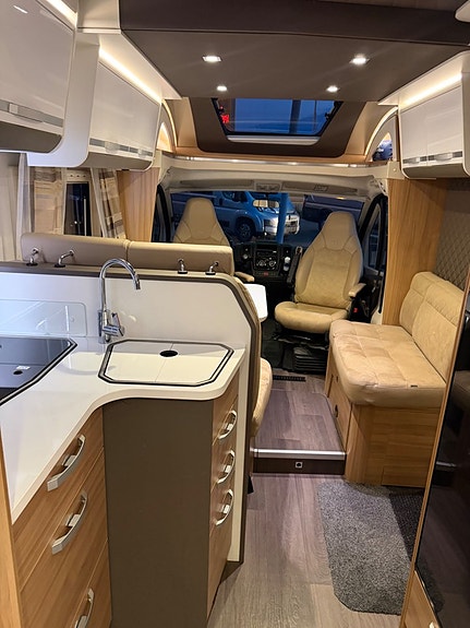 Adria Matrix Plus SLT 4 sovplatser Bodels AC Solcell 2 of 11