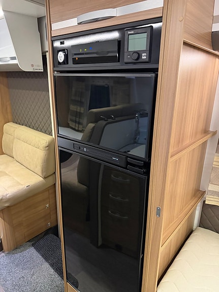 Adria Matrix Plus SLT 4 sovplatser Bodels AC Solcell 6 of 11