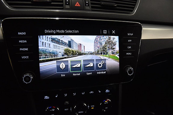 Skoda Superb 16 of 21