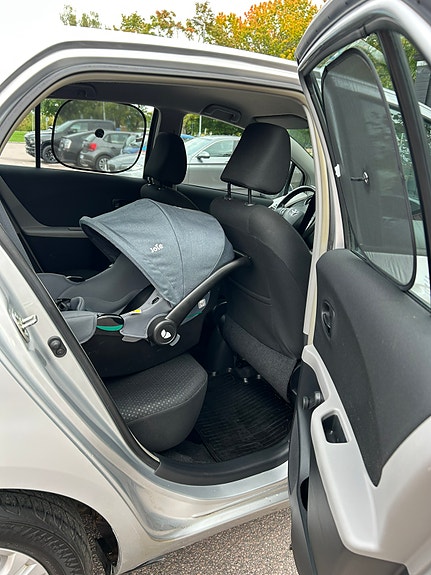Toyota Yaris 16 of 28