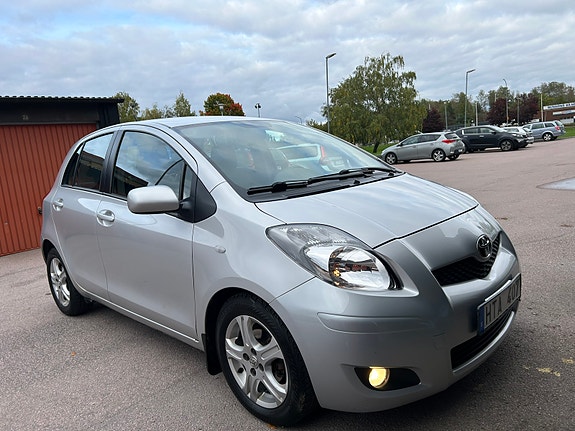 Toyota Yaris 7 of 28