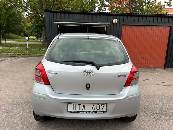 Toyota Yaris 10 of 28