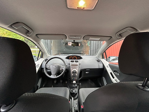 Toyota Yaris 14 of 28