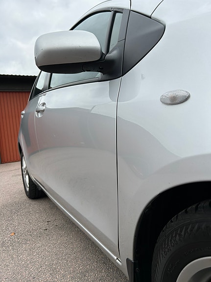 Toyota Yaris 3 of 28