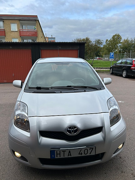 Toyota Yaris 9 of 28
