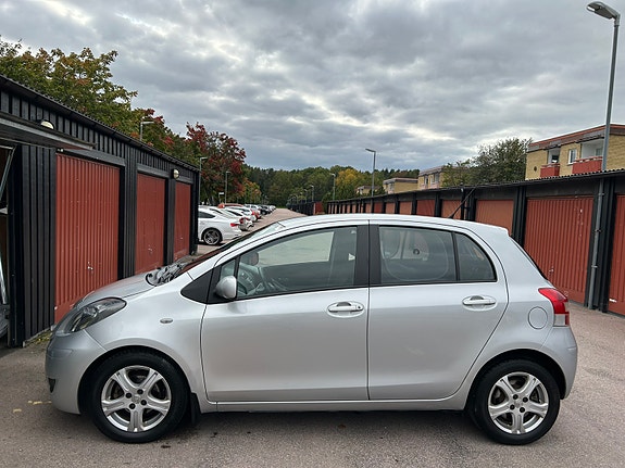 Toyota Yaris 6 of 28