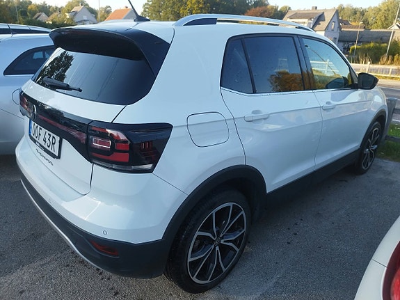 Volkswagen T-Cross 2 of 3