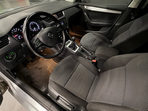 Skoda Octavia 9 of 12