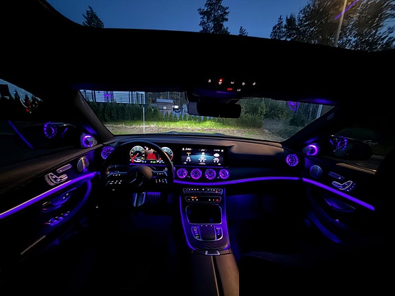 Mercedes-Benz E220 8 of 16