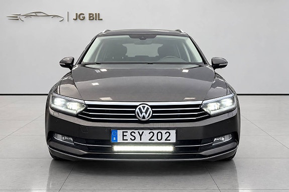 Volkswagen Passat 12 of 29