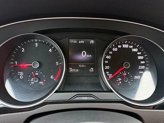 Volkswagen Passat 26 of 29