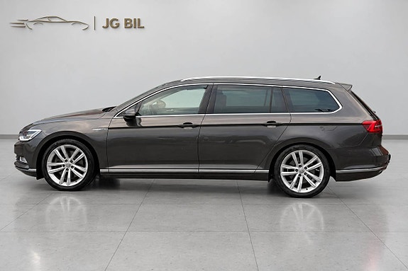 Volkswagen Passat 3 of 29