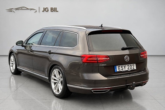 Volkswagen Passat 4 of 29