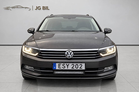 Volkswagen Passat 11 of 29