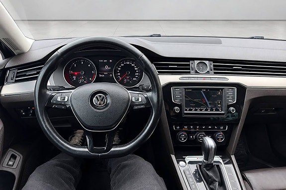 Volkswagen Passat 17 of 29
