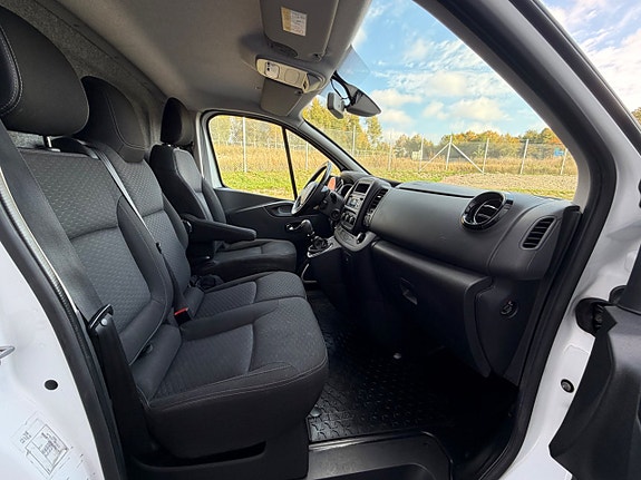 Opel Vivaro 10 of 16