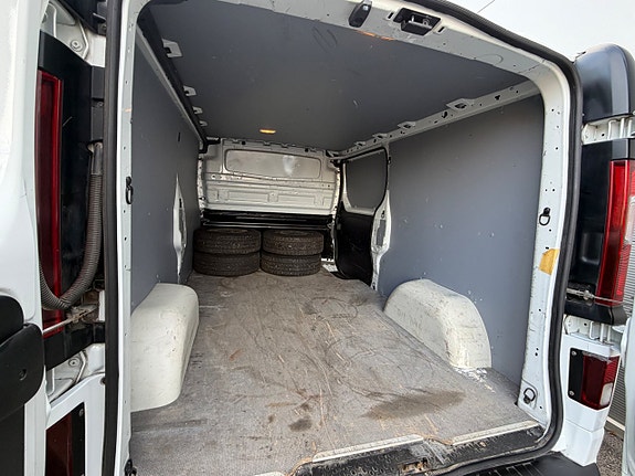 Opel Vivaro 15 of 16