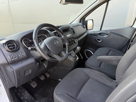 Opel Vivaro 11 of 16