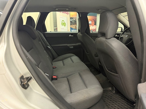 Volvo V50 11 of 19