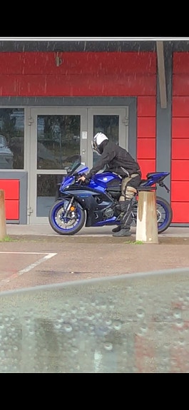 Yamaha YZF-R7 3 of 3