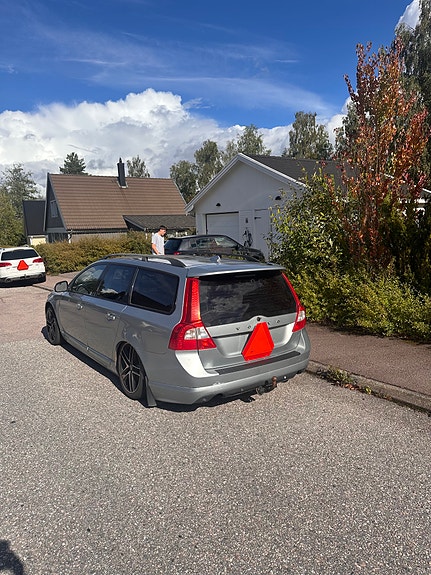 Volvo V70 3 of 5