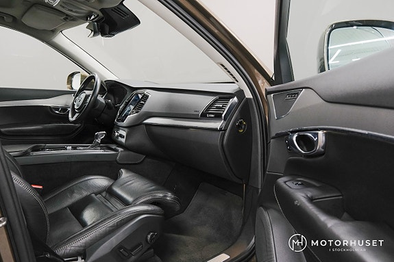 Volvo XC90 10 of 30