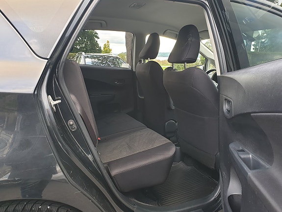 Toyota Verso-S 14 of 18