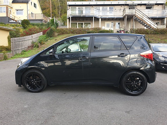 Toyota Verso-S 10 of 18