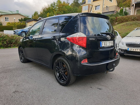 Toyota Verso-S 9 of 18