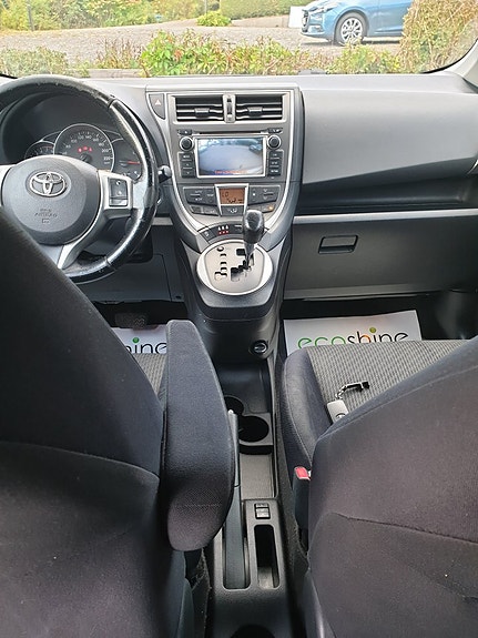 Toyota Verso-S 17 of 18