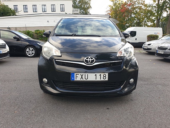 Toyota Verso-S 2 of 18