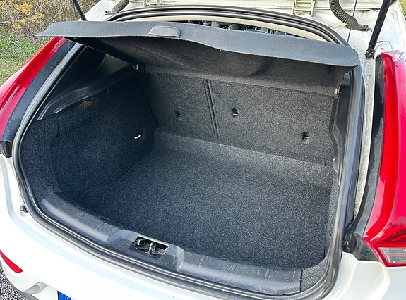 Volvo V40 6 of 8