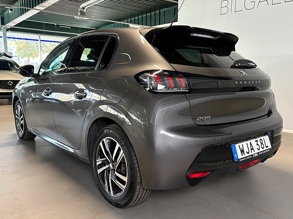Peugeot 208 3 of 19