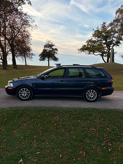 Volvo V40 4 of 9