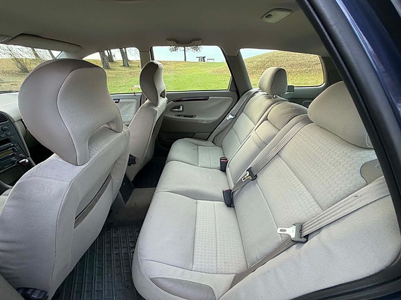 Volvo V40 7 of 9