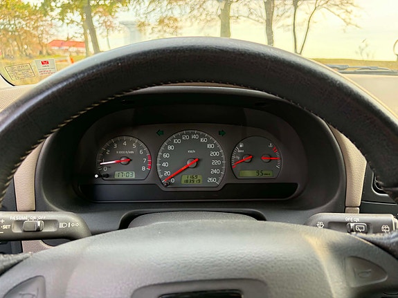Volvo V40 8 of 9