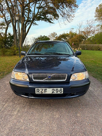 Volvo V40 6 of 9