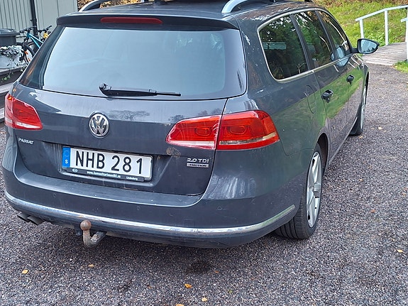 Volkswagen Passat 2 of 3