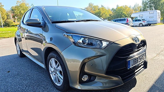 Toyota Yaris 5 of 15