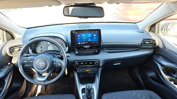 Toyota Yaris 12 of 15
