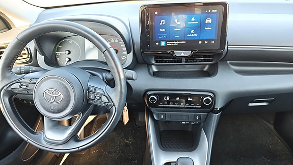 Toyota Yaris 11 of 15